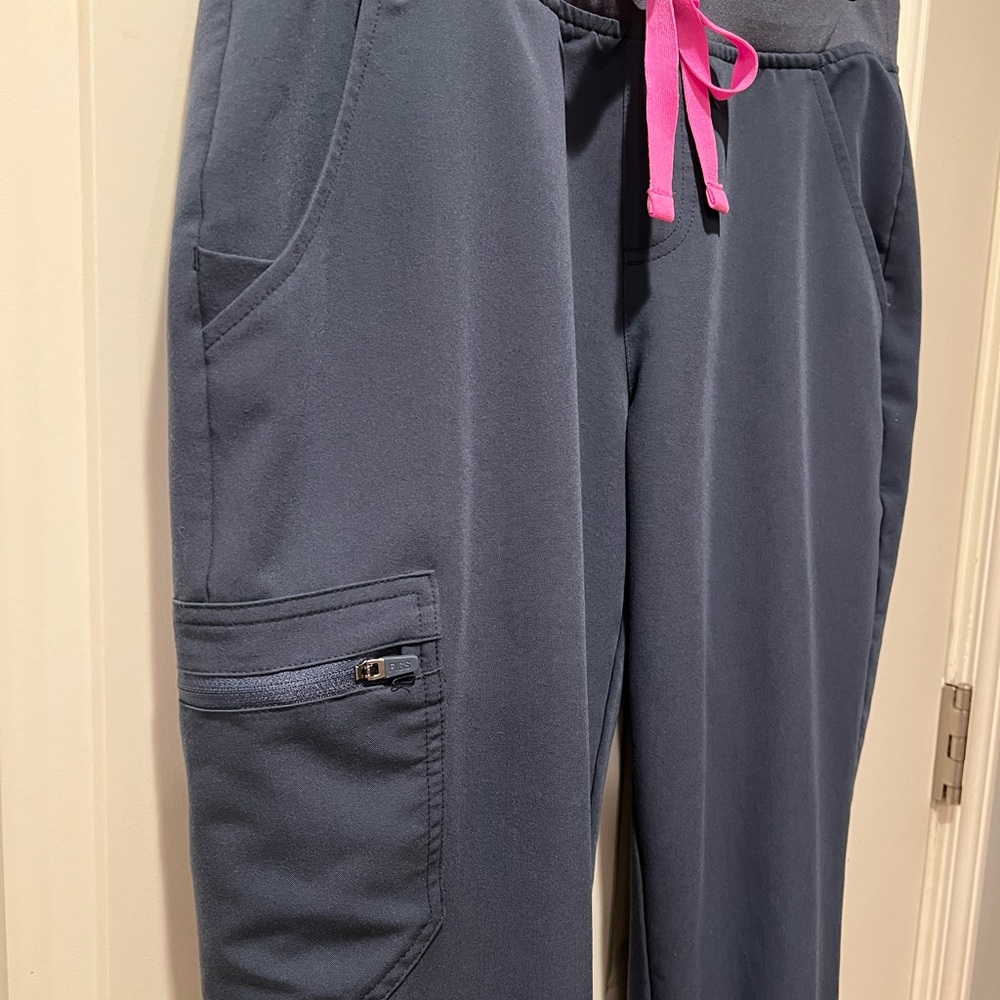 Figs Zamora jogger scrubs, size medium petite